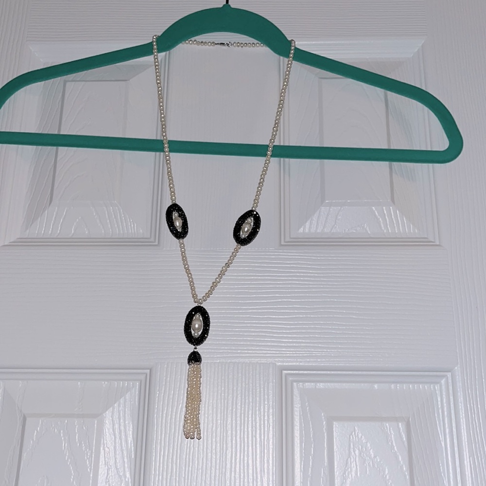 Genuine lariat style long pearl necklace. Excellent condition.